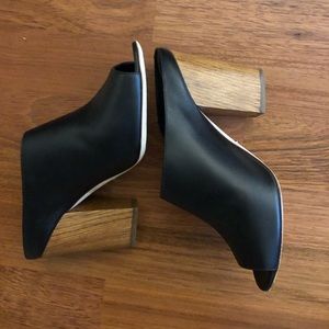 Stunning Sergio Rossi black leather mules! Like new!!